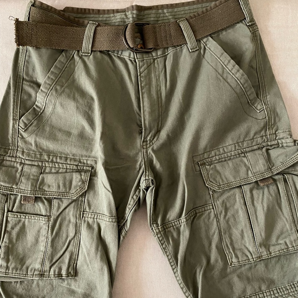 Levi’s Cargo Shorts Size 32